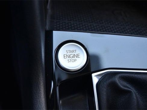 Certified 2023 Volkswagen Taos SE w/ Panoramic Sunroof Package image 16