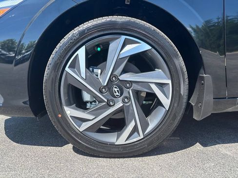 New 2025 Hyundai Elantra SEL FWD image 9