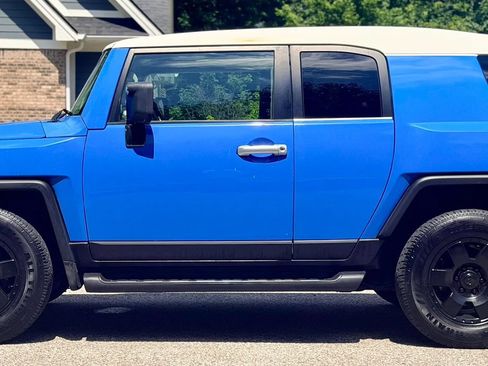 Used 2007 Toyota FJ Cruiser 2WD image 6