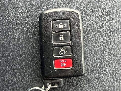 Used 2017 Toyota RAV4 XLE AWD/4WD image 23