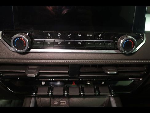 Used 2023 Chevrolet Colorado LT w/ LT Convenience Package III image 25