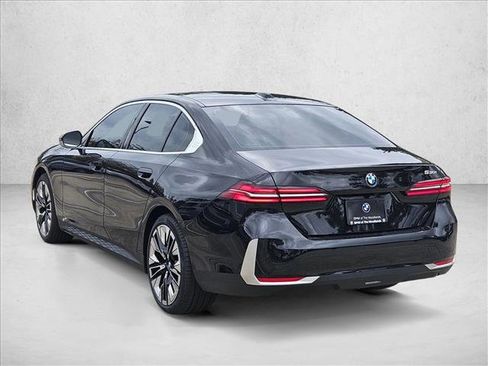 Used 2026 BMW 530i w/ Premium Package RWD image 7