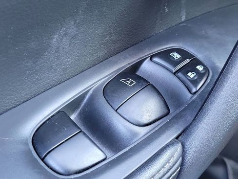 Used 2020 Nissan Rogue S image 29