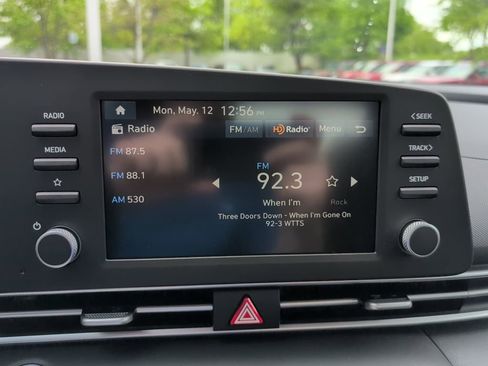 Used 2025 Hyundai Elantra Hybrid FWD image 14