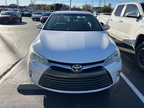 Used 2015 Toyota Camry LE image 11