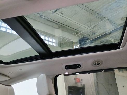 Used 2020 Chrysler Pacifica Limited image 23