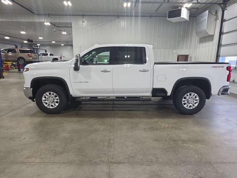 Used 2024 Chevrolet Silverado 2500 LTZ AWD/4WD image 5
