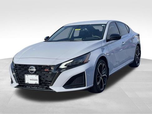 Certified 2024 Nissan Altima 2.5 SR w/ SR Premium Package FWD image 2