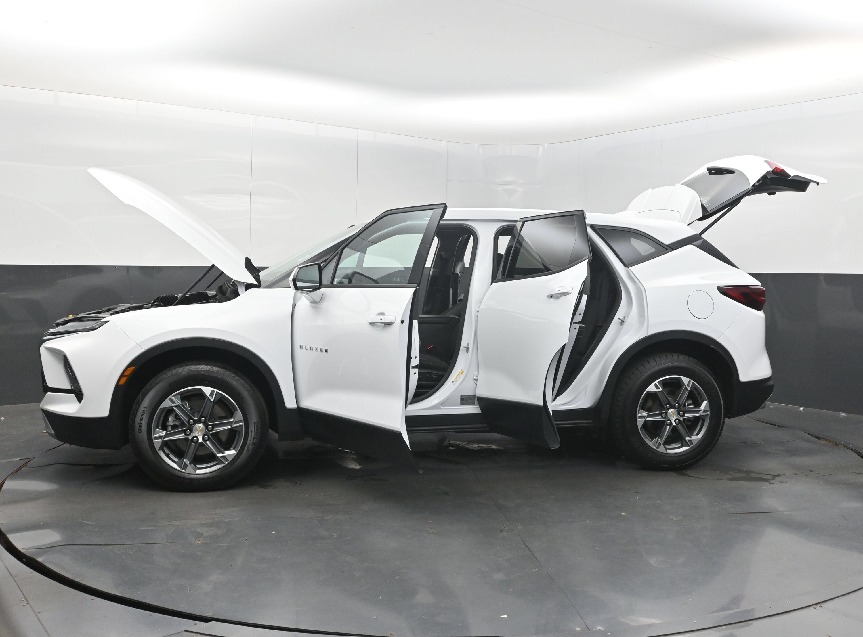 Used 2025 Chevrolet Blazer LT FWD image 42