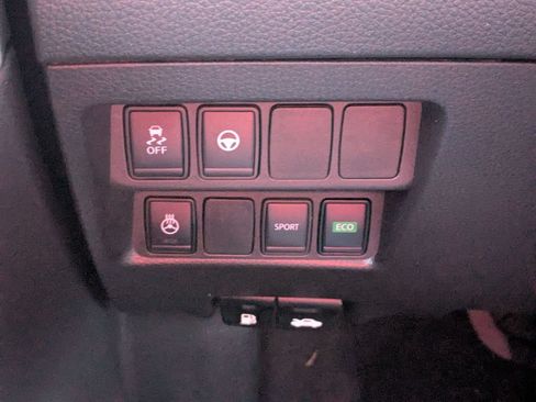 Used 2022 Nissan Rogue Sport SL w/ Premium Package FWD image 17