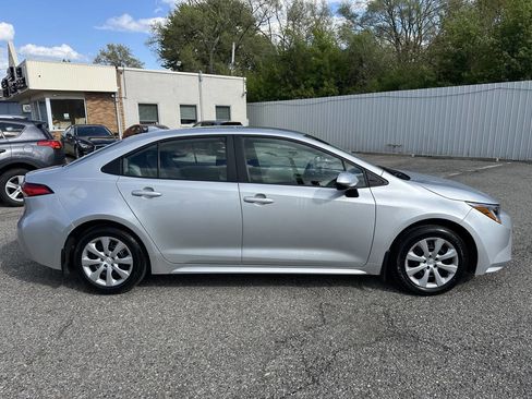 Used 2023 Toyota Corolla LE w/ Carpet Mat Package (TMS) FWD image 4