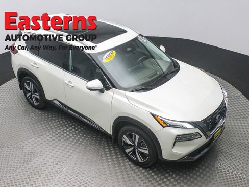 Used 2022 Nissan Rogue SL w/ SL Premium Package image 3