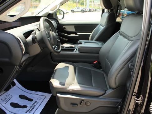 Used 2025 Ford Expedition Active AWD/4WD image 7