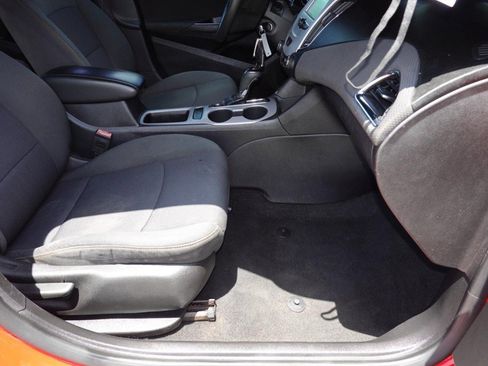 Used 2017 Chevrolet Cruze LS FWD image 22