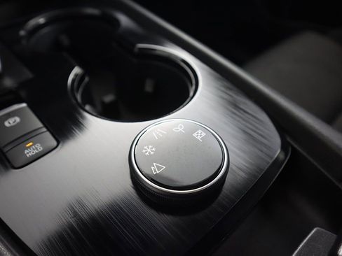 Used 2024 Nissan Rogue SV image 47