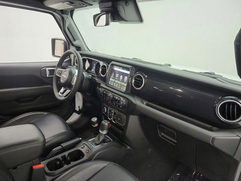 Used 2023 Jeep Wrangler Unlimited Sahara AWD/4WD image 18