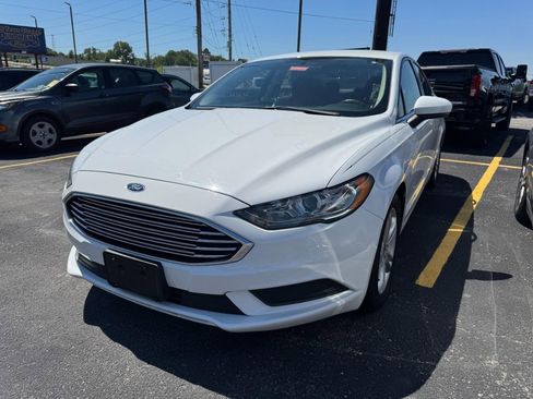 Used 2018 Ford Fusion SE w/ Fusion SE Technology Package FWD image 10