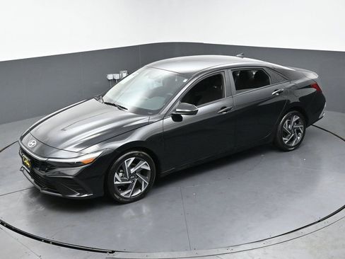 Used 2025 Hyundai Elantra Sport image 38