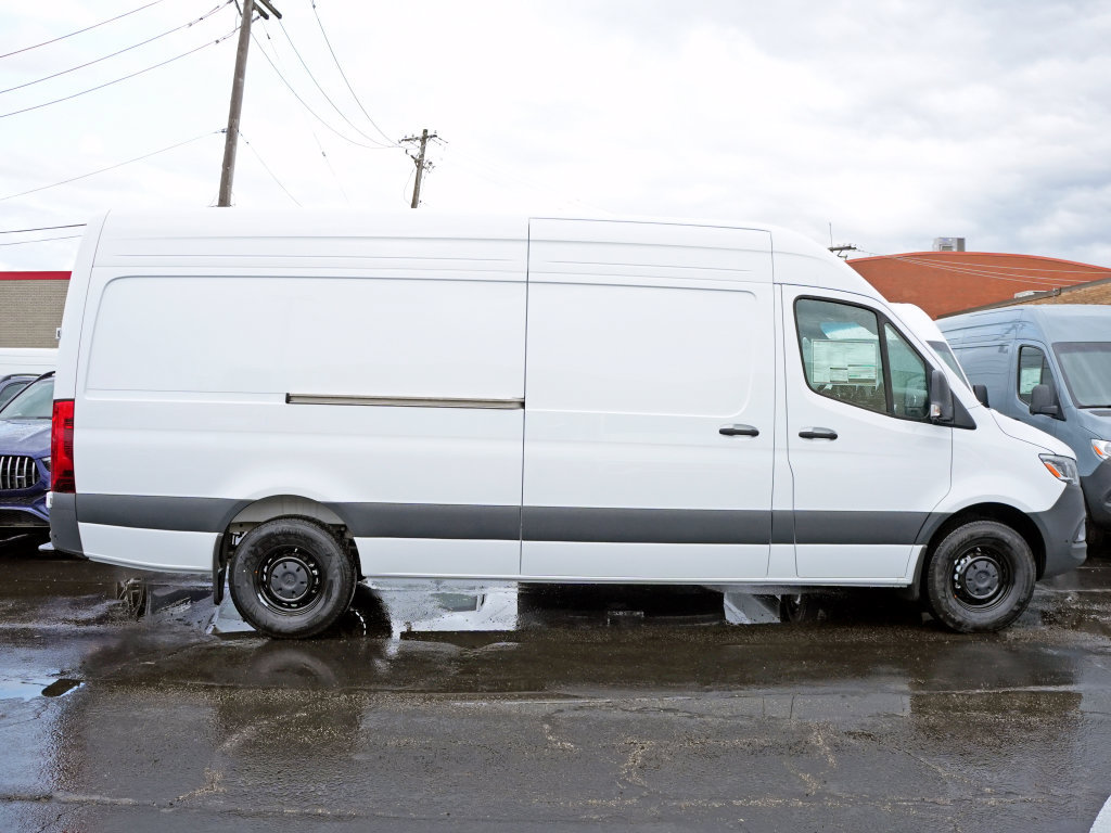 Used 2026 Mercedes-Benz Sprinter 2500 image 2