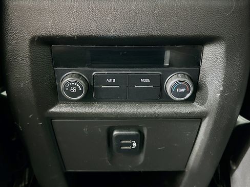 Used 2018 Chevrolet Traverse LT image 26