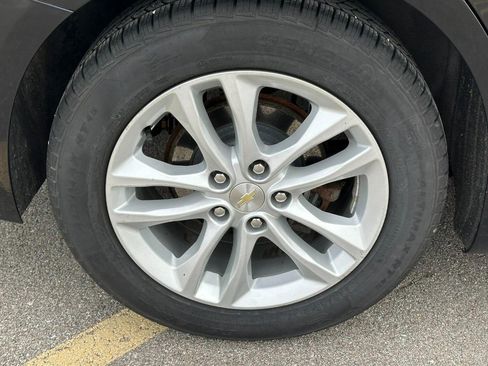 Used 2017 Chevrolet Malibu LT w/ Driver Confidence Package image 7