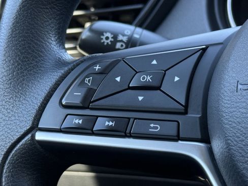 Used 2019 Nissan Rogue Sport S image 11