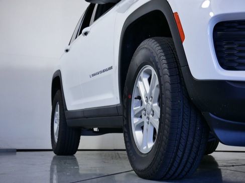 Used 2024 Jeep Grand Cherokee Laredo w/ Luxury Tech Group I image 6