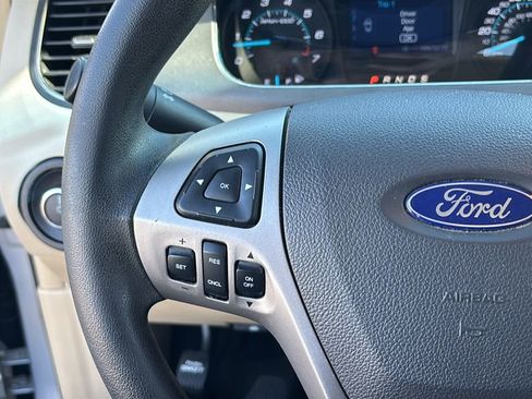Used 2015 Ford Taurus SE image 17