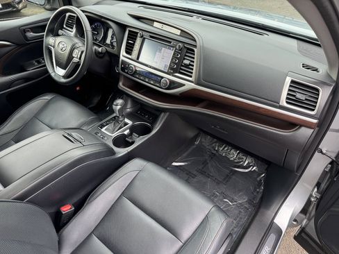 Used 2015 Toyota Highlander Limited w/ Driver Technology Package image 19