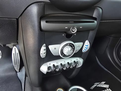 Used 2009 MINI Cooper John Cooper Works FWD image 17