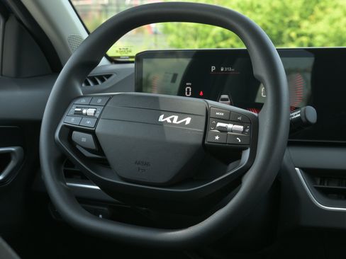 Used 2025 Kia K4 FWD image 19