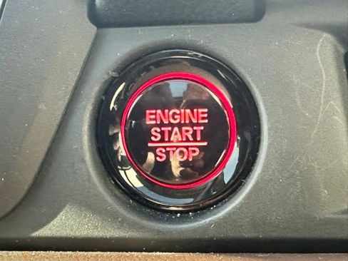 Used 2025 Honda Pilot Elite image 16