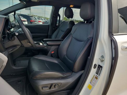 Used 2021 Toyota Sienna XSE FWD image 12