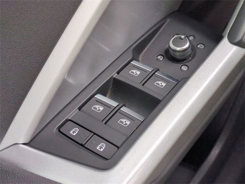 Used 2021 Audi Q3 2.0T Premium image 24