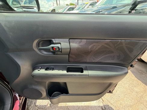 Used 2015 Scion xB FWD image 20
