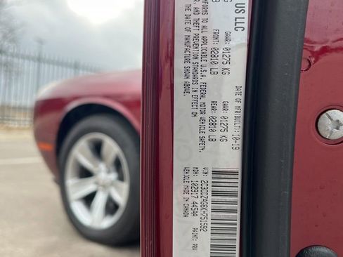 Used 2019 Dodge Challenger SXT image 9