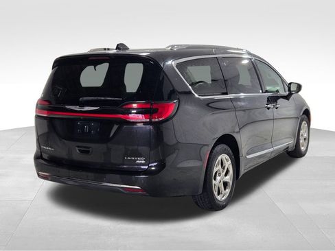 Used 2021 Chrysler Pacifica Limited AWD/4WD image 32