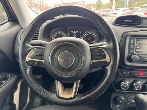 Used 2017 Jeep Renegade Latitude w/ Cold Weather Group AWD/4WD image 18