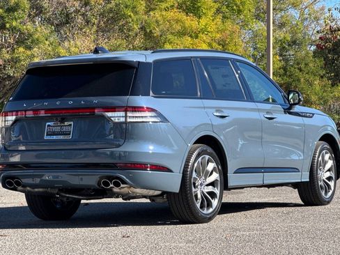 New 2026 Lincoln Aviator AWD w/ Jet Appearance Package image 5
