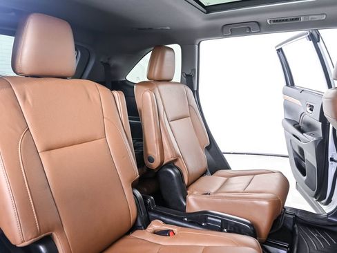 Used 2018 Toyota Highlander Limited Platinum FWD image 24