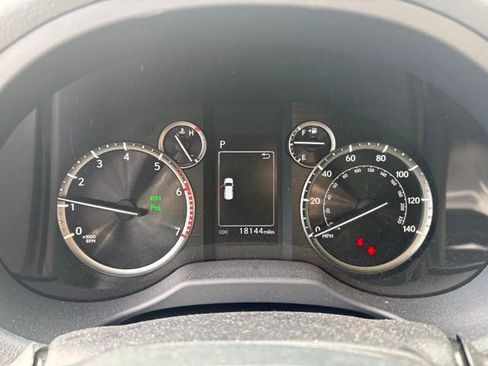 Used 2023 Lexus GX 460 Premium w/ Premium Package image 10