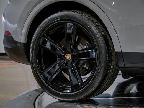 Used 2024 Porsche Cayenne Coupe AWD/4WD image 57