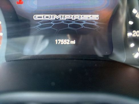 Used 2023 Jeep Compass Limited image 10