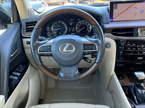 Used 2017 Lexus LX 570 4WD image 5