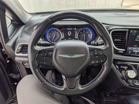 Used 2021 Chrysler Pacifica Touring-L w/ Uconnect Theater Family Group image 11