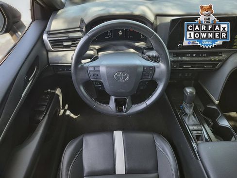 Used 2025 Toyota Camry SE FWD image 11