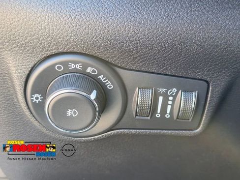 Used 2023 Jeep Compass Trailhawk AWD/4WD image 12