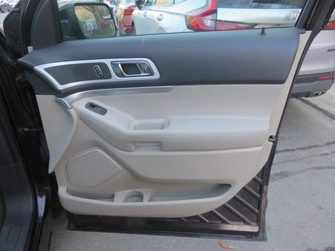 Used 2014 Ford Explorer XLT w/ Equipment Group 202A image 30