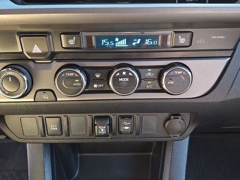 Used 2019 Toyota Tacoma SR AWD/4WD image 16
