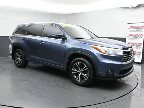Used 2016 Toyota Highlander XLE image 2